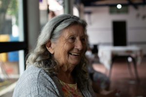 Femme senior souriante