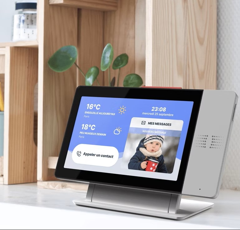 Centrale tactile Arkea Care Premium service de téléassistance dans le Val-de-Marne et à Paris